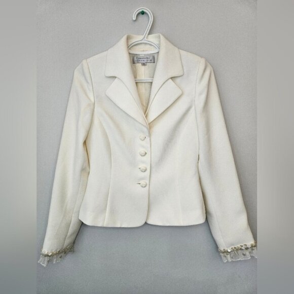 Tahari Vintage Ruffle Women's Jacket. Cream. Size 4 - Picture 2 of 15